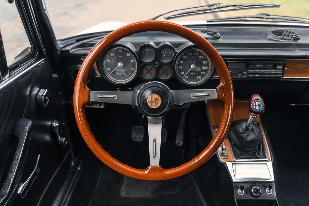 Alfa Romeo Giulia GT 2000 Veloce Bertone - 1972