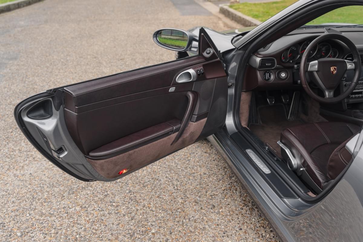 Porsche 911 (997) Carrera 4 - 2006