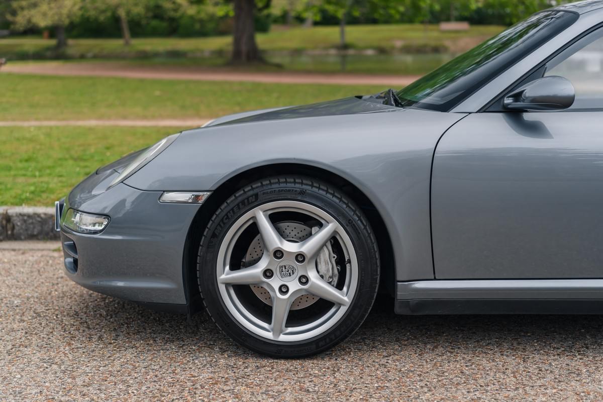 Porsche 911 (997) Carrera 4 - 2006