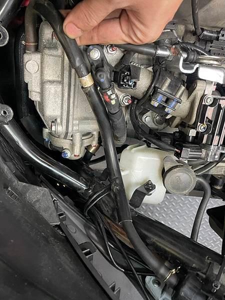 積碳、形成、清積碳、汽油、號數、92、95、98、馬力、油膜厚度、吹漏氣、燃燒、積碳形成原因、引擎構造、吹漏氣外放、空濾箱有油、今川車業 積碳、形成、清積碳、汽油、號數、92、95、98、馬力、油膜厚度、吹漏氣、燃燒、積碳形成原因、引擎構造、吹漏氣外放、空濾箱有油、今川車業