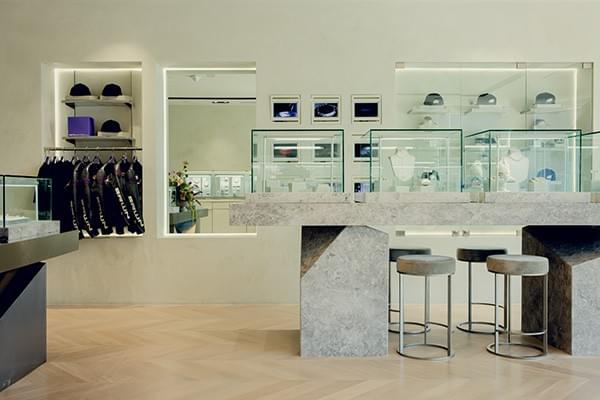 GRWN worked with Studio Bucky to design a sleek interior that highlights the brand’s vision for lab-grown diamonds and its diamond-studded jewelry and clothing. GRWN worked with Studio Bucky to design a sleek interior that highlights the brand’s vision for lab-grown diamonds and its diamond-studded jewelry and clothing.