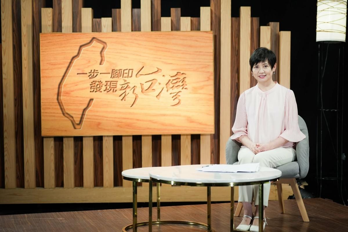 直到廿年前我有機會在新聞台製作《一步一腳印發現新台灣》節目時,我終於真正感受到新聞工作確實是一個說故事的行業。 直到廿年前我有機會在新聞台製作《一步一腳印發現新台灣》節目時,我終於真正感受到新聞工作確實是一個說故事的行業。
