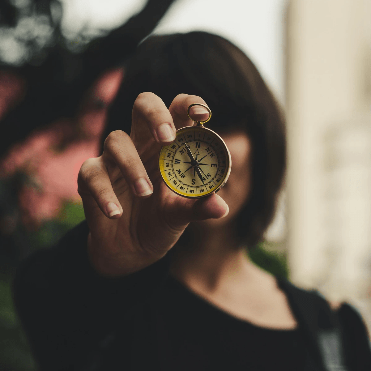 重新校準自己內心的「指南針」。www.pexels.com by Victor Miyata 重新校準自己內心的「指南針」。www.pexels.com by Victor Miyata