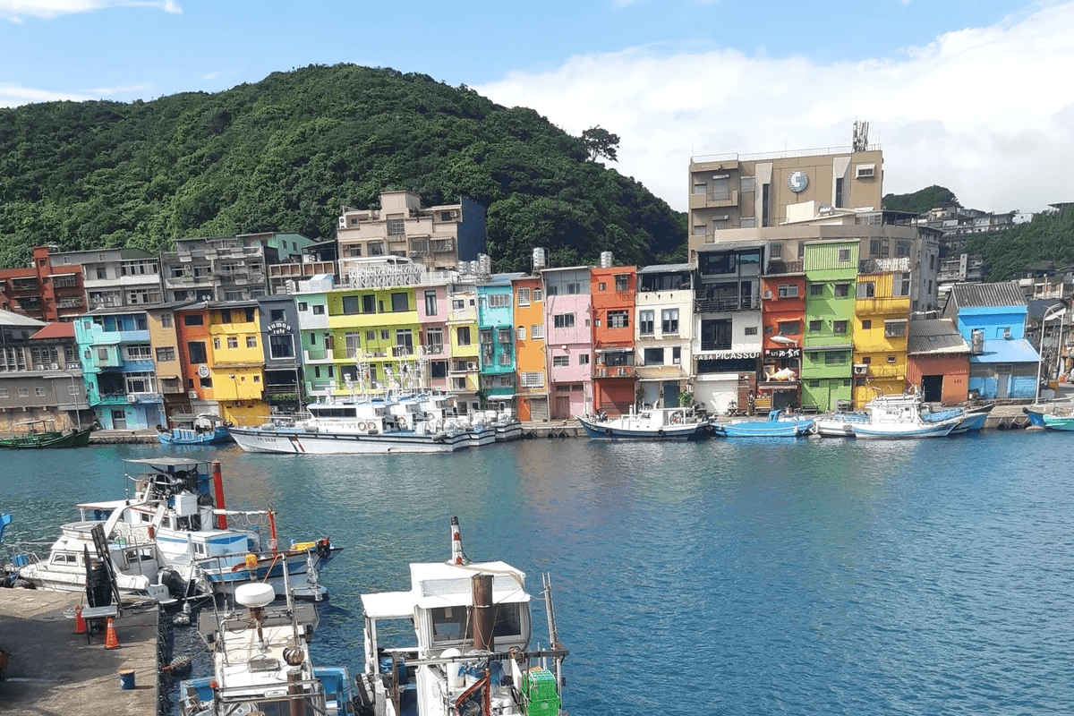 正濱漁港的彩虹屋。 正濱漁港的彩虹屋。