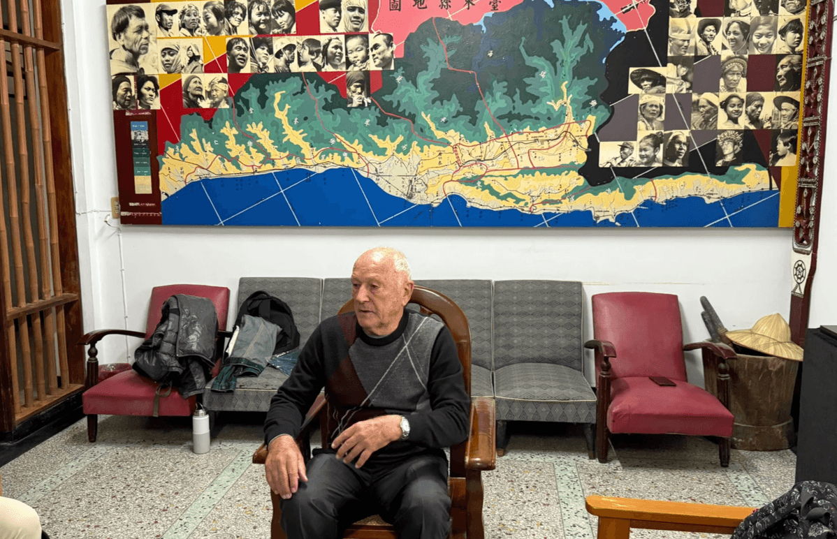 歐修士與白冷會招待區的壁畫。 歐修士與白冷會招待區的壁畫。