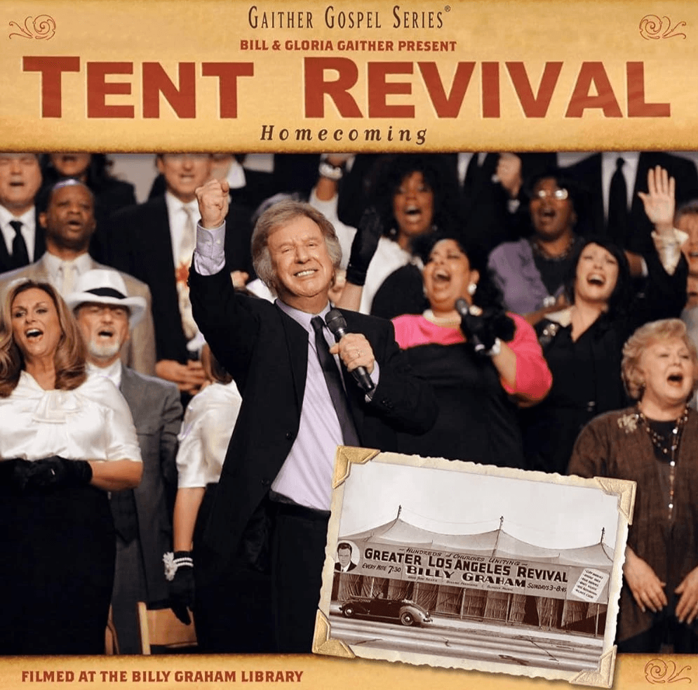 2011年手Bill 和 Gloria Gaither夫婦與其他福音歌手攝製「Tent Revival」福音專輯。(翻攝自Tent Revival封面) 2011年手Bill 和 Gloria Gaither夫婦與其他福音歌手攝製「Tent Revival」福音專輯。(翻攝自Tent Revival封面)