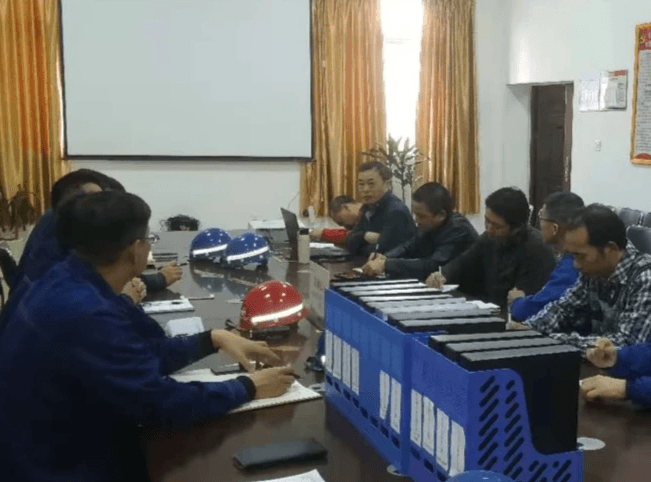 Meeting with staff of salt plant Meeting with staff of salt plant