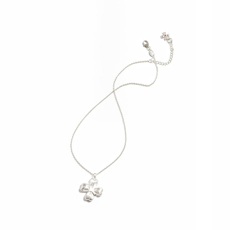 tokokkino 'Shape of the Wind' Bowtie Flower Polished Accessory Set