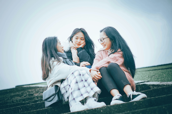 真正的好朋友是怎麼建立的?心理師解析:友情中的信任如何累積|回應心理學 真正的好朋友是怎麼建立的?心理師解析:友情中的信任如何累積|回應心理學