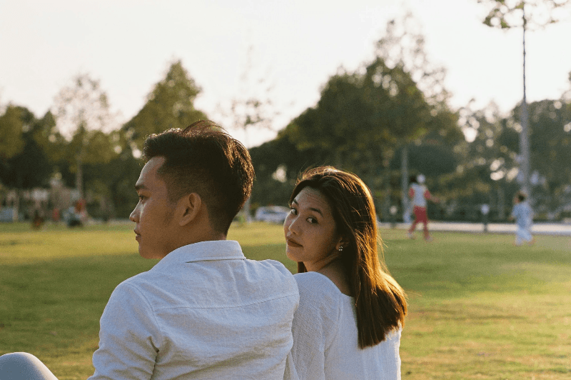 另一半一吵架就冷暴力?心理師教妳看懂「築牆(Stonewalling)」背後的求救訊號與3步驟關係修復指南|邀請戀愛學 另一半一吵架就冷暴力?心理師教妳看懂「築牆(Stonewalling)」背後的求救訊號與3步驟關係修復指南|邀請戀愛學