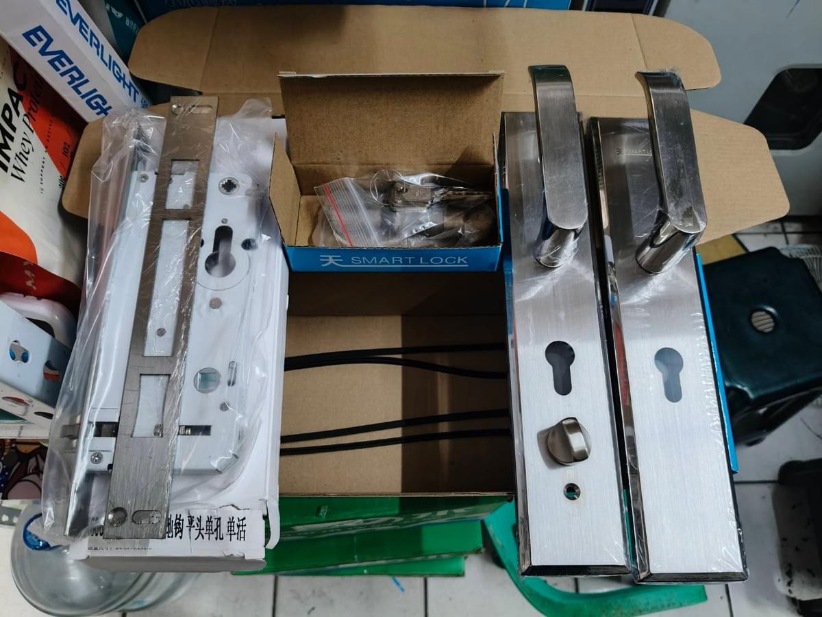 Through mobile application, you can anytime anywhere control locks, view access records, enhance home security feeling. remote control Our product Electronic lock product introduction display Through mobile application, you can anytime anywhere control locks, view access records, enhance home security feeling. remote control Our product Electronic lock product introduction display