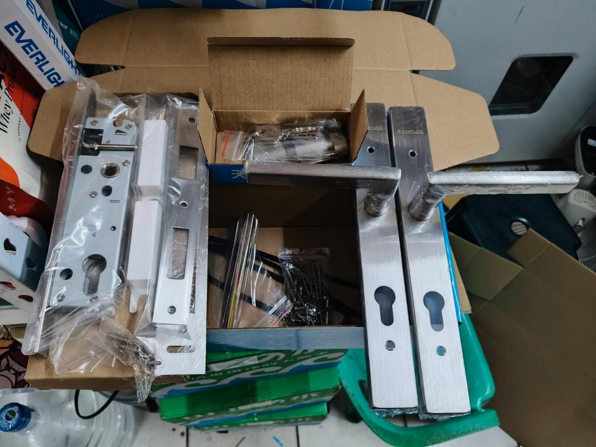 Through mobile application, you can anytime anywhere control locks, view access records, enhance home security feeling. remote control Our product Electronic lock product introduction display Through mobile application, you can anytime anywhere control locks, view access records, enhance home security feeling. remote control Our product Electronic lock product introduction display