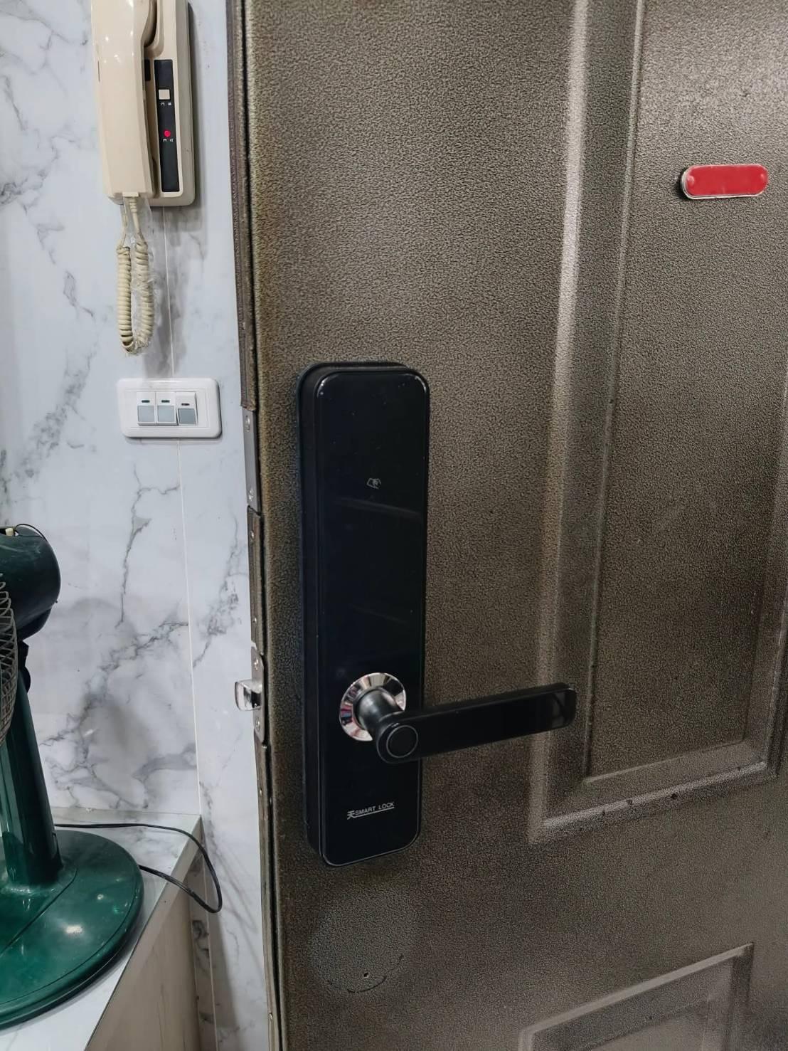 Through mobile application, you can anytime anywhere control locks, view access records, enhance home security feeling. remote control Our product Electronic lock product introduction display Through mobile application, you can anytime anywhere control locks, view access records, enhance home security feeling. remote control Our product Electronic lock product introduction display