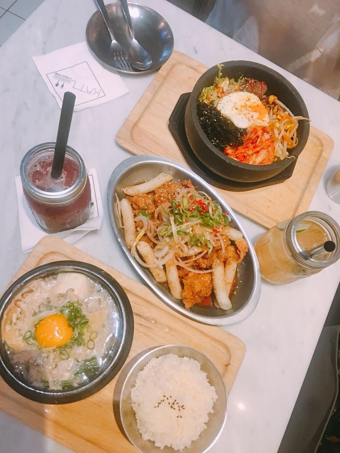 做了好多功課 這家真的很可以 KATZ Fusion Restaurant 卡司複合式餐廳 🌟🌟🌟🌟🌟 地址:台中市西區精誠五街4號 做了好多功課 這家真的很可以 KATZ Fusion Restaurant 卡司複合式餐廳 🌟🌟🌟🌟🌟 地址:台中市西區精誠五街4號