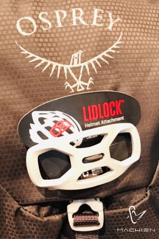 108.10.02 戴著帽子的包包 108.10.02 戴著帽子的包包