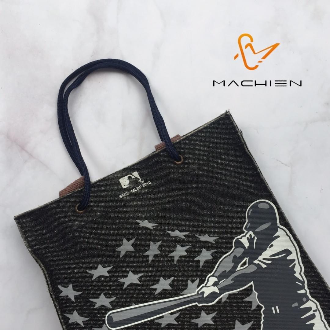 Shoelaces Everywhere_MACHIEN INC.'s Homemade Handbag Strings Shoelaces Everywhere_MACHIEN INC.'s Homemade Handbag Strings