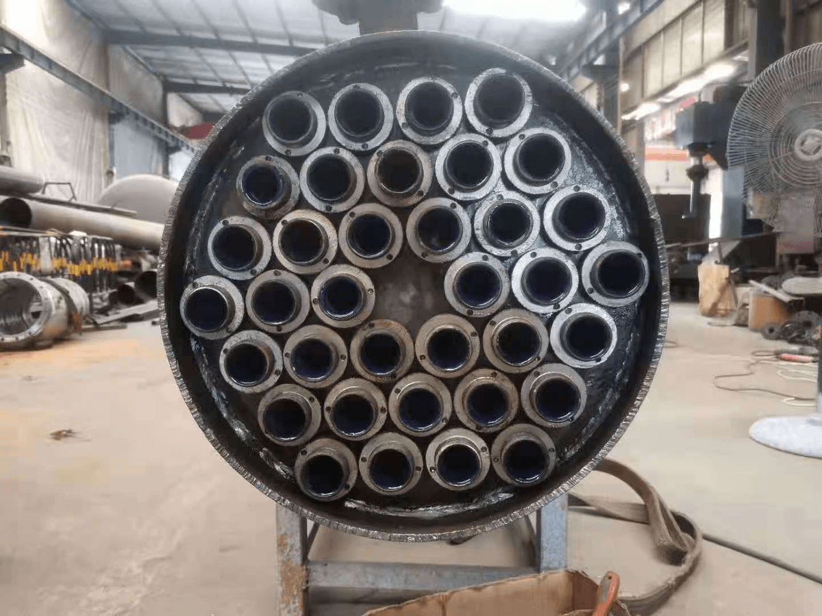 Diagram highlighting the corrosion resistance and thermal performance of silicon carbide heat exchangers. Diagram highlighting the corrosion resistance and thermal performance of silicon carbide heat exchangers.