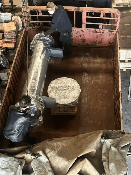 Glass-lined shell-and-tube reboiler and horizontal SiC shell-and-tube condenser staged side-by-side before dispatch for chemical plant application Glass-lined shell-and-tube reboiler and horizontal SiC shell-and-tube condenser staged side-by-side before dispatch for chemical plant application