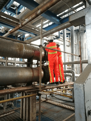 Tubular Heat Exchanger and workers. Tubular Heat Exchanger and workers.