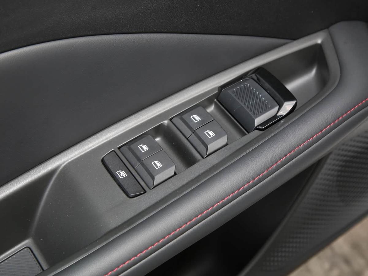 MG5 1.5L/1.5T Compact Sport Sedan, 5-Seater Family Car with Sporty Design & Efficient Powertrain