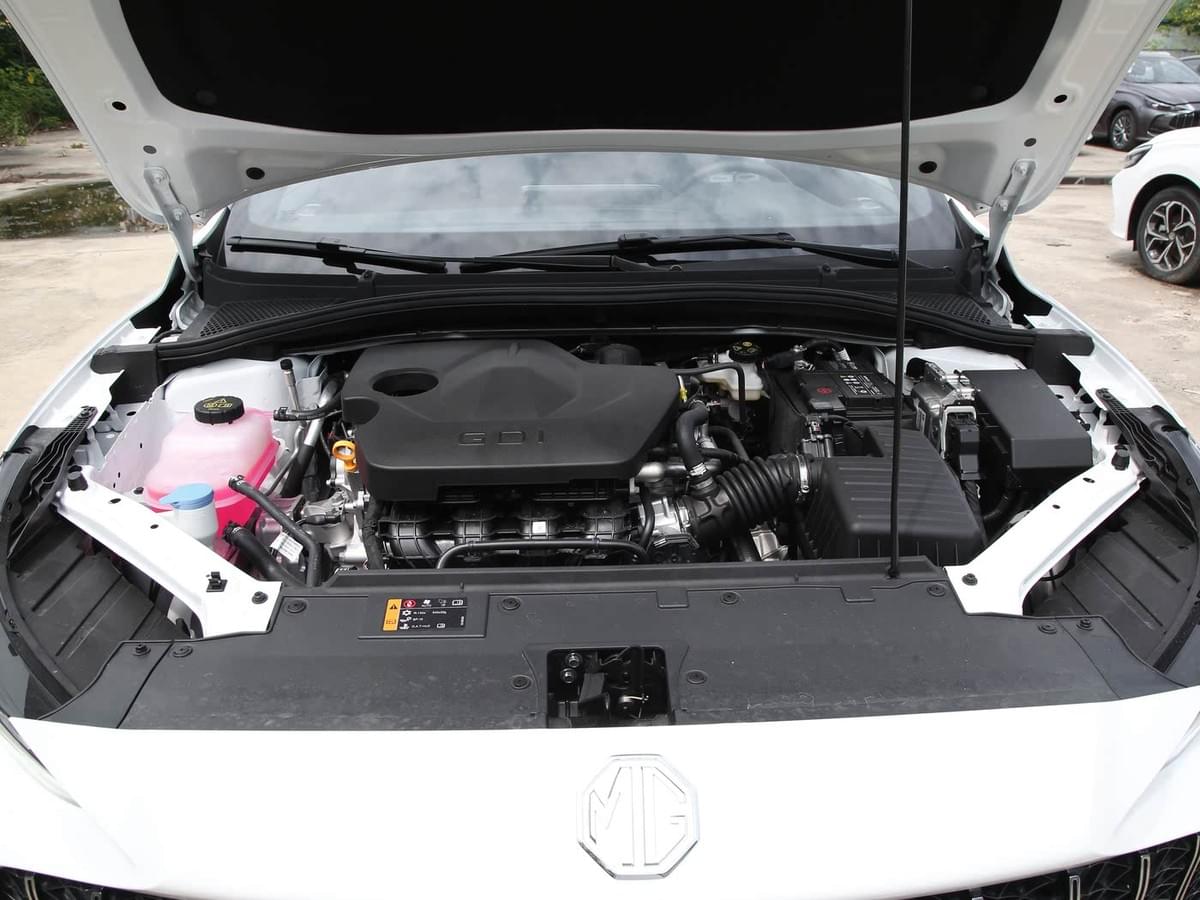 MG5 1.5L/1.5T Compact Sport Sedan, 5-Seater Family Car with Sporty Design & Efficient Powertrain