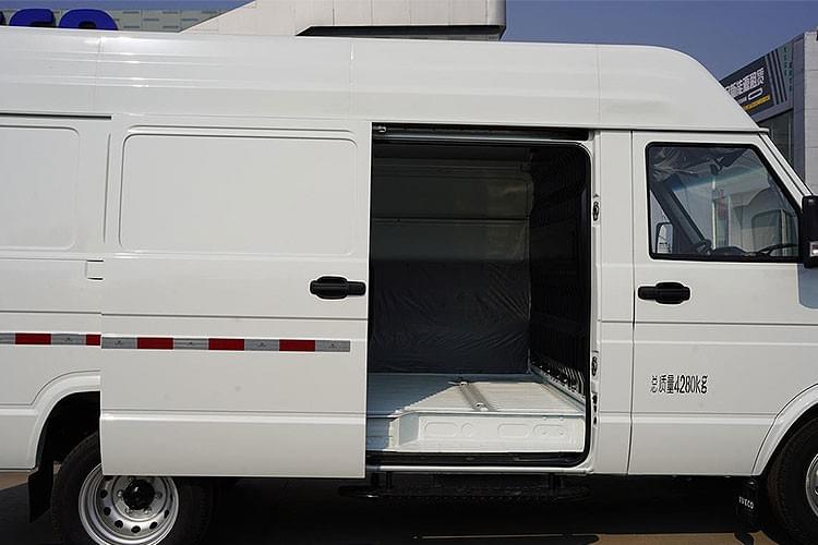 Iveco V37 Van Transporter
