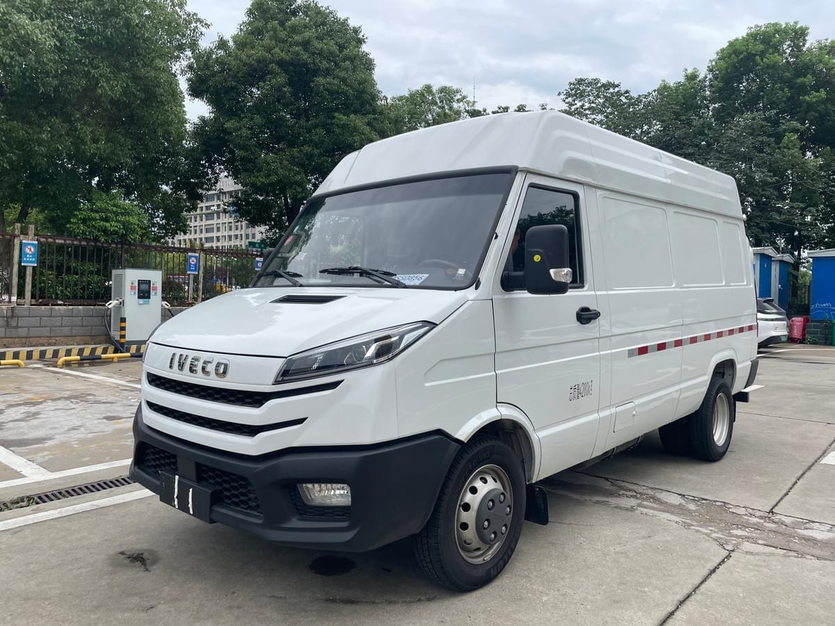 Iveco V37 2.5T diesel van