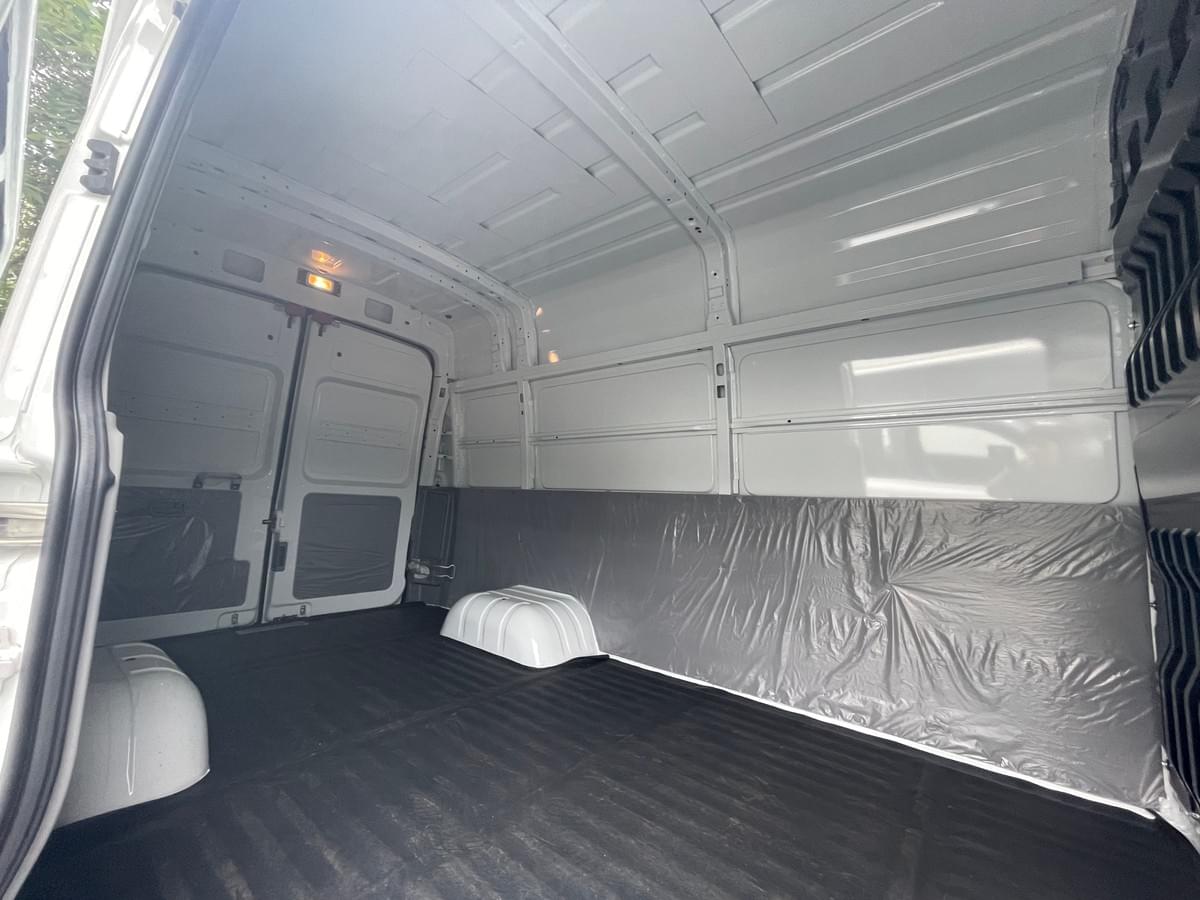 Iveco V37 2.5T diesel van