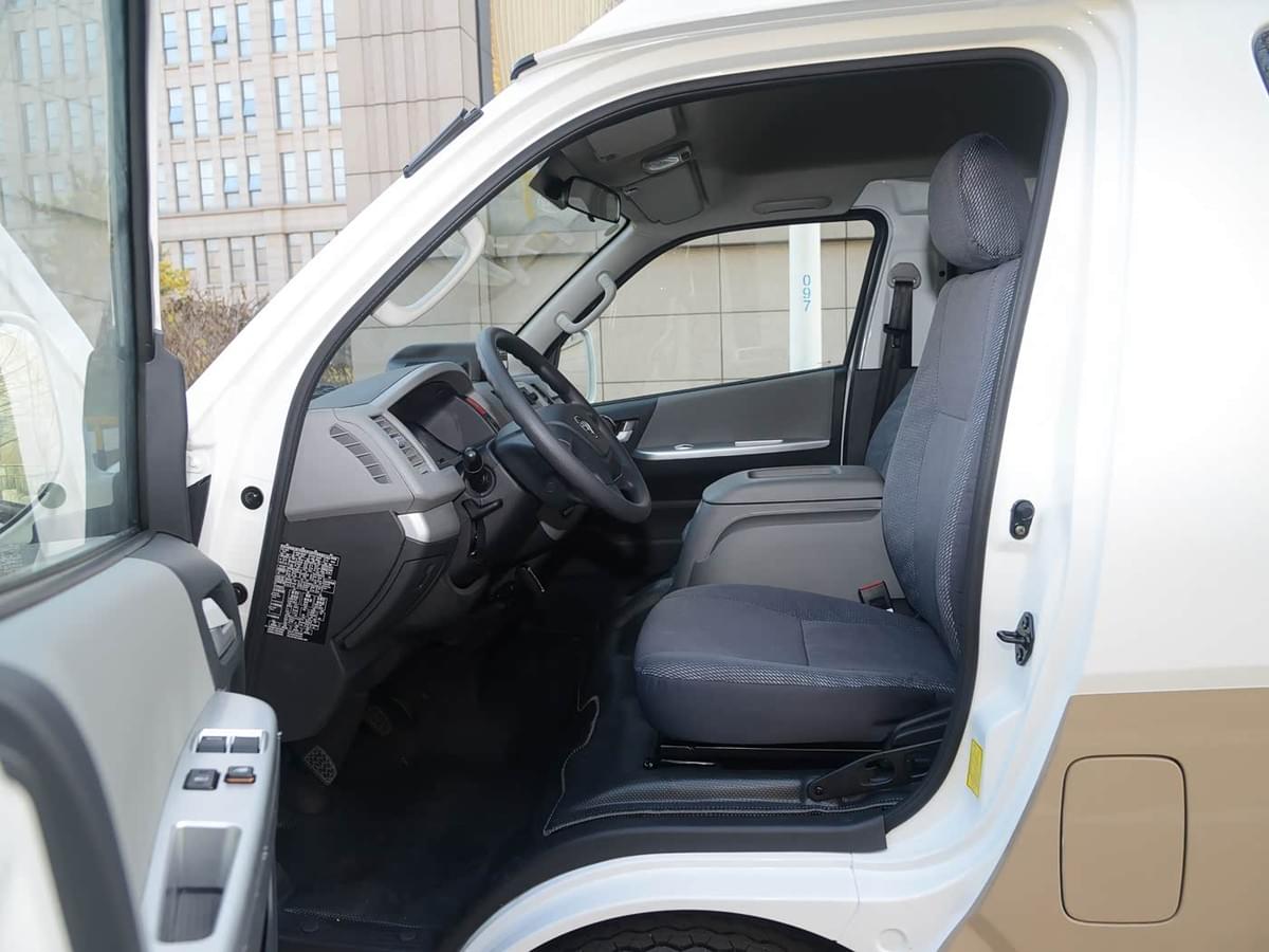 Futian Landscape G7 High Roof Passenger Version(15-Seat)