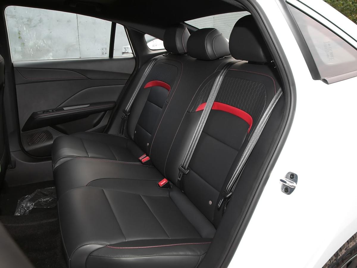 MG5 1.5L/1.5T Compact Sport Sedan, 5-Seater Family Car with Sporty Design & Efficient Powertrain