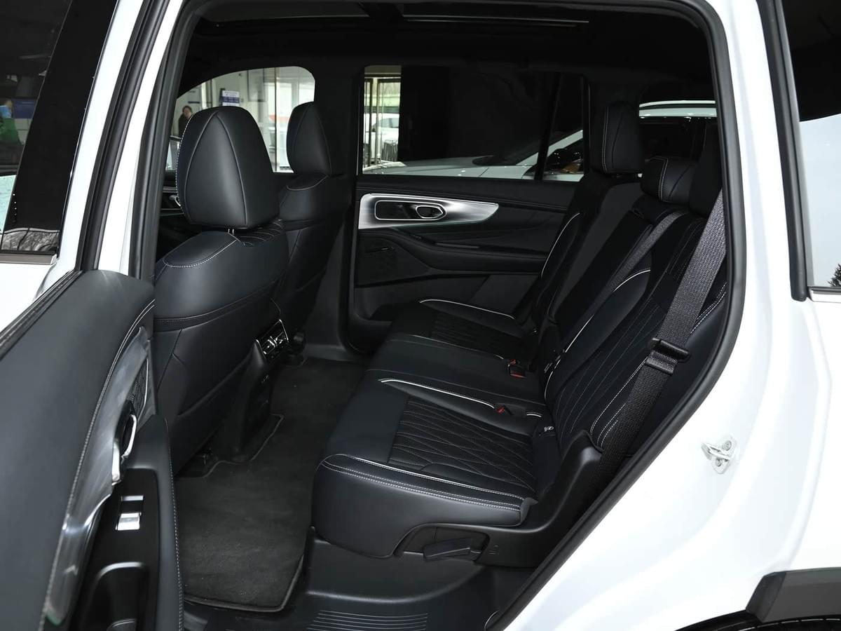 GAC Trumpchi GS8 7-Seater SUV | Left Hand Drive Gasoline/Gasoline Medium-to-Large SUV for Export
