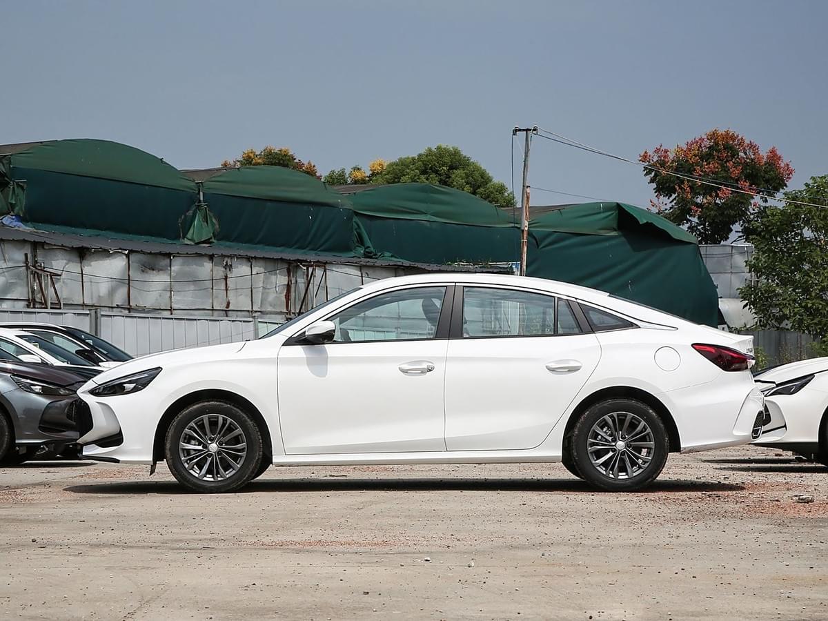 MG5 1.5L/1.5T Compact Sport Sedan, 5-Seater Family Car with Sporty Design & Efficient Powertrain