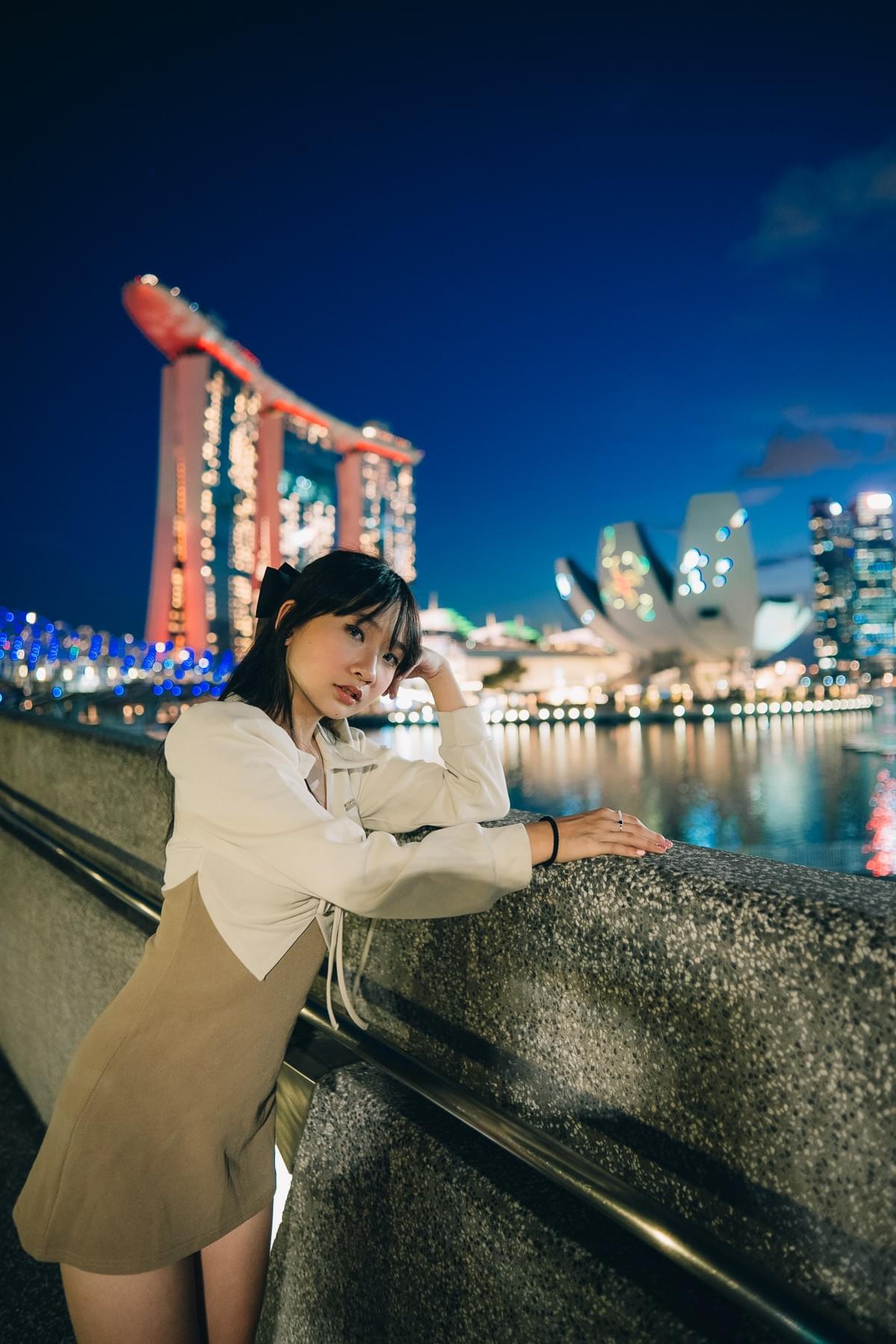 Marina Bay Sands Night portrait photoshoot on Helix Bridge Marina Bay Sands Night portrait photoshoot on Helix Bridge