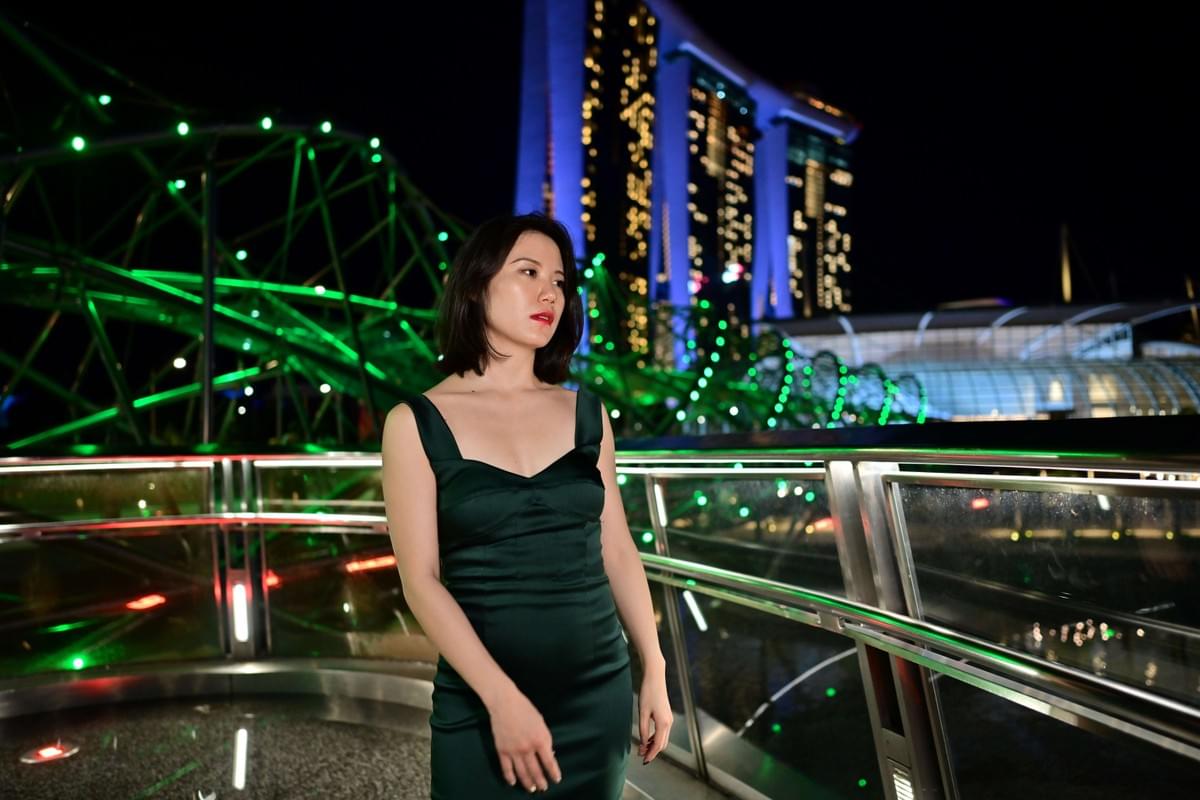 Marina Bay Sands Night portrait photoshoot on Helix Bridge Marina Bay Sands Night portrait photoshoot on Helix Bridge