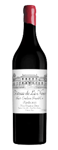 Au Château de la Nauve, nous célébrons les caractéristiques uniques de notre terroir, produisant des vins qui reflètent l'essence de Saint-Émilion. Excellence Axée sur le Terroir Notre Savoir-Faire Le Château de la Nauve est un domaine Grand Cru de Saint-Émilion fondé en 1955, profondément ancré dans l'élégance et la pureté de son terroir. Avec des vignes anciennes de plus de soixante ans et une vision renouvelée depuis 2017 sous la direction de vignerons renommés, le domaine adopte une philosophie raffinée de vin de garage : faibles rendements, savoir-faire méticuleux et récolte manuelle. Aujourd'hui, le Château de la Nauve élabore des vins en petites quantités et de haute précision qui expriment finesse, authenticité et un dialogue intemporel entre la terre et la vigne. Au Château de la Nauve, nous célébrons les caractéristiques uniques de notre terroir, produisant des vins qui reflètent l'essence de Saint-Émilion. Excellence Axée sur le Terroir Notre Savoir-Faire Le Château de la Nauve est un domaine Grand Cru de Saint-Émilion fondé en 1955, profondément ancré dans l'élégance et la pureté de son terroir. Avec des vignes anciennes de plus de soixante ans et une vision renouvelée depuis 2017 sous la direction de vignerons renommés, le domaine adopte une philosophie raffinée de vin de garage : faibles rendements, savoir-faire méticuleux et récolte manuelle. Aujourd'hui, le Château de la Nauve élabore des vins en petites quantités et de haute précision qui expriment finesse, authenticité et un dialogue intemporel entre la terre et la vigne.