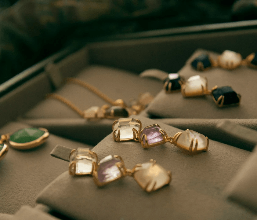 DEDEJILL offers exquisite pearl and gemstone jewelry designed to elevate your everyday elegance. DEDEJILL offers exquisite pearl and gemstone jewelry designed to elevate your everyday elegance.