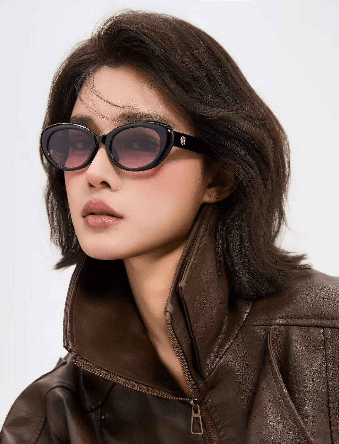 Découvrez notre gamme de lunettes et de montures de haute qualité Découvrez nos lunettes de pointe Chez Aisen Optical, nous transcendons le rôle d'un fabricant traditionnel pour devenir votre allié stratégique dans l'industrie de la lunetterie. Découvrez notre gamme de lunettes et de montures de haute qualité Découvrez nos lunettes de pointe Chez Aisen Optical, nous transcendons le rôle d'un fabricant traditionnel pour devenir votre allié stratégique dans l'industrie de la lunetterie.