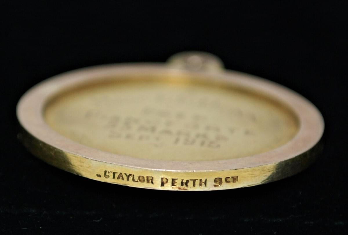 1915 Trinity College of Music, London. 9kt Gold Medal for Piano Forte 1915 Trinity College of Music, London. 9kt Gold Medal for Piano Forte