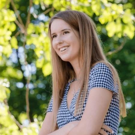 Anna in front of trees Anna in front of trees
