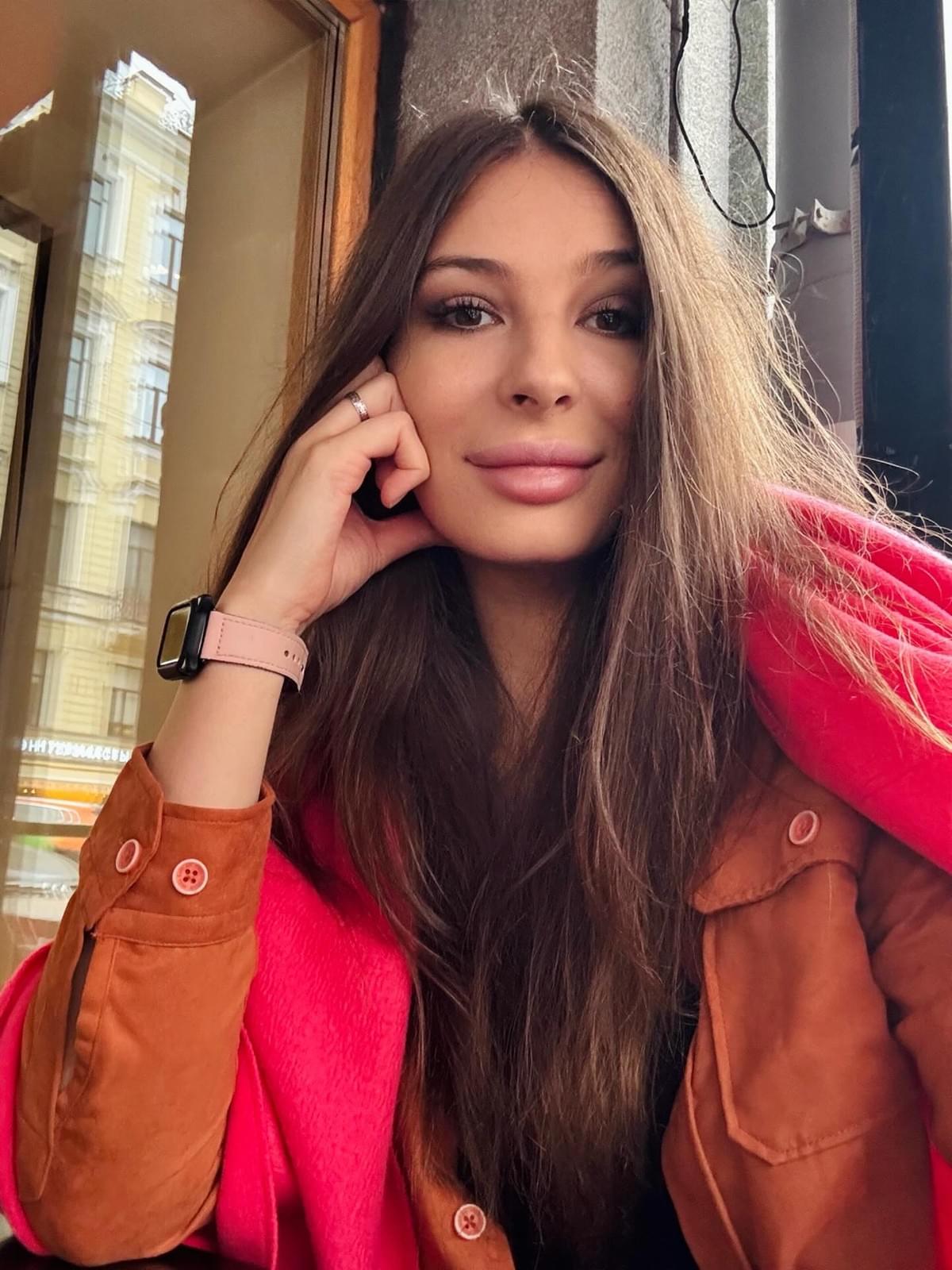 We understand that your space is a reflection of you. Our personalized customization services allow us to tailor every detail to your preferences, from color palettes to furniture choices. We work closely with you to ensure that your unique taste is seamlessly integrated into the design, making your space truly one of a kind. Personalized Customization What We Do Phoenix Interior Design is committed to creating unique high-end interior design, with outstanding creativity and exquisite craftsmanship, to create ideal spaces with both aesthetics and functionality for customers. We combine modern design concepts with personalized customization services to give each space unique vitality and taste. We understand that your space is a reflection of you. Our personalized customization services allow us to tailor every detail to your preferences, from color palettes to furniture choices. We work closely with you to ensure that your unique taste is seamlessly integrated into the design, making your space truly one of a kind. Personalized Customization What We Do Phoenix Interior Design is committed to creating unique high-end interior design, with outstanding creativity and exquisite craftsmanship, to create ideal spaces with both aesthetics and functionality for customers. We combine modern design concepts with personalized customization services to give each space unique vitality and taste.