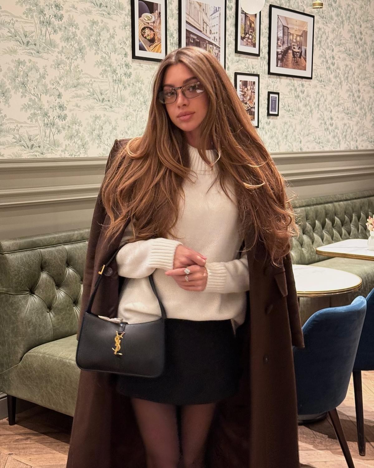 Our commitment to quality is evident in every project we undertake. We collaborate with skilled artisans and craftsmen to create bespoke pieces that elevate your interior. From custom cabinetry to unique light fixtures, our attention to detail ensures that your space exudes elegance and sophistication. Exquisite Craftsmanship What We Do Phoenix Interior Design is committed to creating unique high-end interior design, with outstanding creativity and exquisite craftsmanship, to create ideal spaces with both aesthetics and functionality for customers. We combine modern design concepts with personalized customization services to give each space unique vitality and taste. Our commitment to quality is evident in every project we undertake. We collaborate with skilled artisans and craftsmen to create bespoke pieces that elevate your interior. From custom cabinetry to unique light fixtures, our attention to detail ensures that your space exudes elegance and sophistication. Exquisite Craftsmanship What We Do Phoenix Interior Design is committed to creating unique high-end interior design, with outstanding creativity and exquisite craftsmanship, to create ideal spaces with both aesthetics and functionality for customers. We combine modern design concepts with personalized customization services to give each space unique vitality and taste.