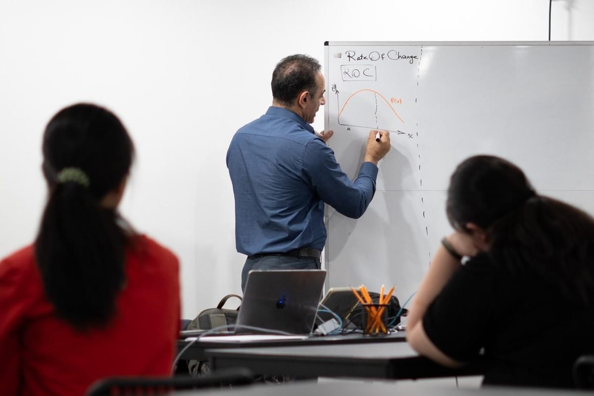 Provide tutoring courses in various subjects to meet the different learning needs and interests of students. rich course selection The courses we offer high-end after-school tutoring class Provide tutoring courses in various subjects to meet the different learning needs and interests of students. rich course selection The courses we offer high-end after-school tutoring class