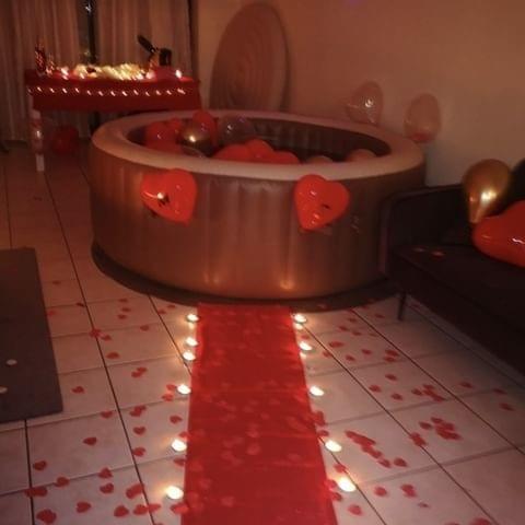 Location de jacuzzi à domicile avec décoration romatique -lyon et sa région  Location de jacuzzi à domicile avec décoration romatique -lyon et sa région