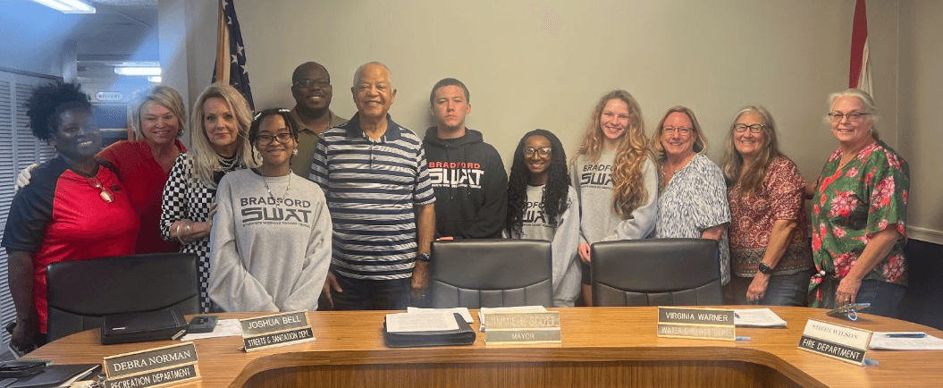 Bradford County youth pose with City of Lawtey Officials after the passage of a city tobacco-free parks ordinance Bradford County youth pose with City of Lawtey Officials after the passage of a city tobacco-free parks ordinance