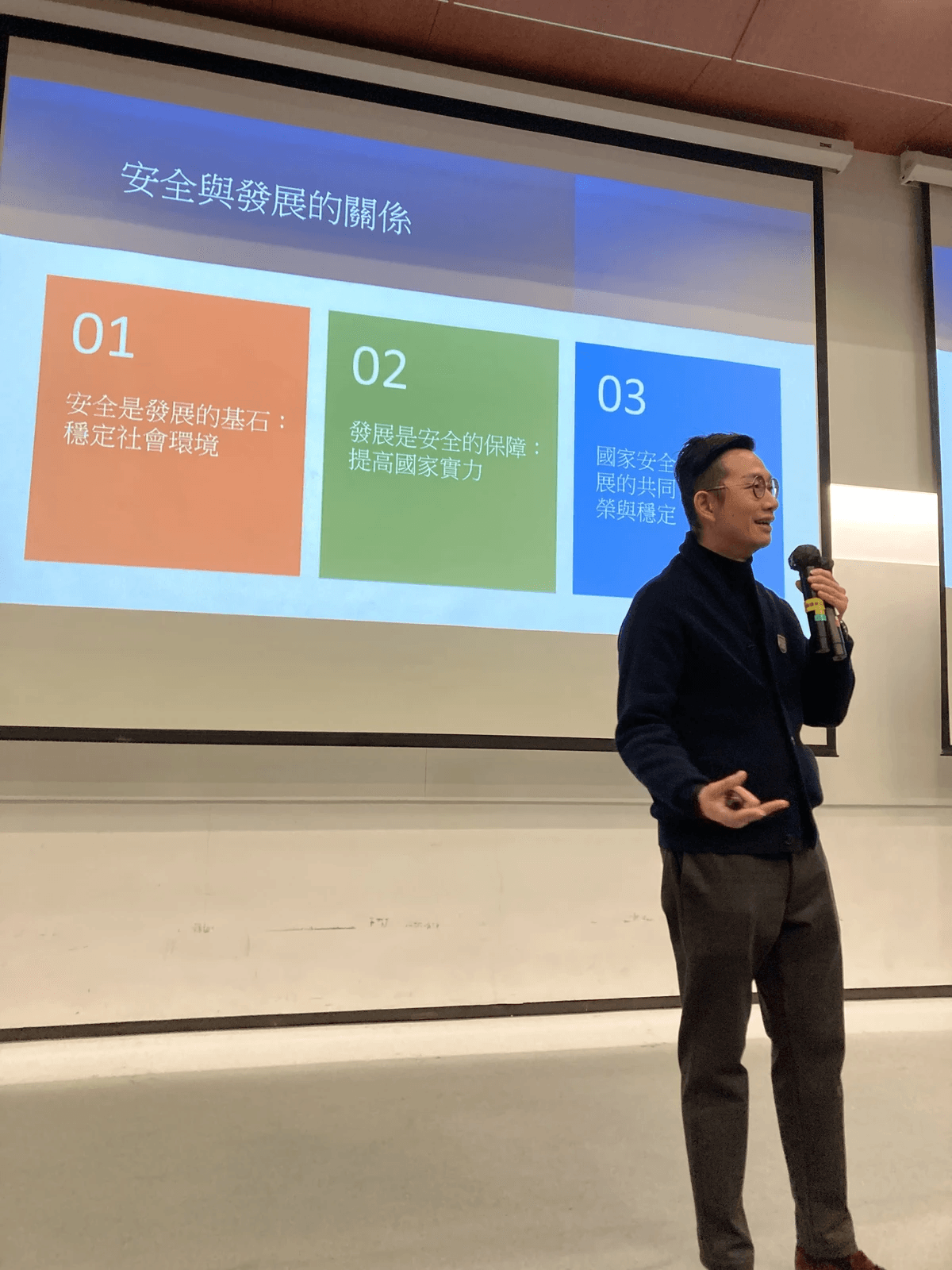 We are committed to promoting the research and innovation of legal policies, serving the public interest through in-depth case analysis and research reports. Research and Innovation What are we doing 1. Home Page Brief Introduction: Briefly introduce the purpose and objectives of the center Core Values: List the core values of the center, such as "professionalism", "innovation", "public interest", etc. Highlights: Latest research reports or case studies. Upcoming events (e.g. seminars, forums). Hot news or legal policy developments. 2. About Us Organization Profile: Detailed introduction to the center’s background, mission and vision. Team members: Name, position, photo, and a brief description of their professional background and areas of expertise. Introductions to expert consultants or partners are available. Partners: If there is any collaboration with other government agencies, universities or international organizations, please list them. 3. Research & Publications Research Project: Ongoing research plan, including summary, objectives and progress. For research projects completed in the past, a link to download or read the research report may be attached. Publications: academic articles, research reports, policy recommendations documents. Can be categorized, for example by year or subject (e.g. tax law, digital regulation). Databases: If there is a public legal or policy dataset, it can be searched or downloaded by visitors. 4. Events & Conferences Event Calendar: Upcoming events, such as seminars, forums, and training courses. The time, location and registration method of the event. Event recaps: Photos, summaries, videos, or attendee feedback from past events. 5. Education & Training (If Any) Course Description: Legal or policy-related training courses provided. Including course objectives, time schedule, fees, etc. Resources for Students and Professionals: Resources for law students or practitioners (e.g., case studies, moot court materials). 6. Information and News (News & Updates) The latest news: including updates on laws and policies, and releases of research results. Media Coverage: News reports or interviews about the center. Blog Posts: Commentaries, opinion pieces, or analyses written by experts. 7. Contact Us Contact information: address, phone number, email. Map location (such as Google Maps embed). Contact Form: Visitors can submit inquiries or cooperation intentions. Social media links: If the center has accounts on Facebook, Twitter, LinkedIn, WhatsApp, etc., place the links. 8. Multi-language support for switching between Chinese and English versions. We are committed to promoting the research and innovation of legal policies, serving the public interest through in-depth case analysis and research reports. Research and Innovation What are we doing 1. Home Page Brief Introduction: Briefly introduce the purpose and objectives of the center Core Values: List the core values of the center, such as "professionalism", "innovation", "public interest", etc. Highlights: Latest research reports or case studies. Upcoming events (e.g. seminars, forums). Hot news or legal policy developments. 2. About Us Organization Profile: Detailed introduction to the center’s background, mission and vision. Team members: Name, position, photo, and a brief description of their professional background and areas of expertise. Introductions to expert consultants or partners are available. Partners: If there is any collaboration with other government agencies, universities or international organizations, please list them. 3. Research & Publications Research Project: Ongoing research plan, including summary, objectives and progress. For research projects completed in the past, a link to download or read the research report may be attached. Publications: academic articles, research reports, policy recommendations documents. Can be categorized, for example by year or subject (e.g. tax law, digital regulation). Databases: If there is a public legal or policy dataset, it can be searched or downloaded by visitors. 4. Events & Conferences Event Calendar: Upcoming events, such as seminars, forums, and training courses. The time, location and registration method of the event. Event recaps: Photos, summaries, videos, or attendee feedback from past events. 5. Education & Training (If Any) Course Description: Legal or policy-related training courses provided. Including course objectives, time schedule, fees, etc. Resources for Students and Professionals: Resources for law students or practitioners (e.g., case studies, moot court materials). 6. Information and News (News & Updates) The latest news: including updates on laws and policies, and releases of research results. Media Coverage: News reports or interviews about the center. Blog Posts: Commentaries, opinion pieces, or analyses written by experts. 7. Contact Us Contact information: address, phone number, email. Map location (such as Google Maps embed). Contact Form: Visitors can submit inquiries or cooperation intentions. Social media links: If the center has accounts on Facebook, Twitter, LinkedIn, WhatsApp, etc., place the links. 8. Multi-language support for switching between Chinese and English versions.