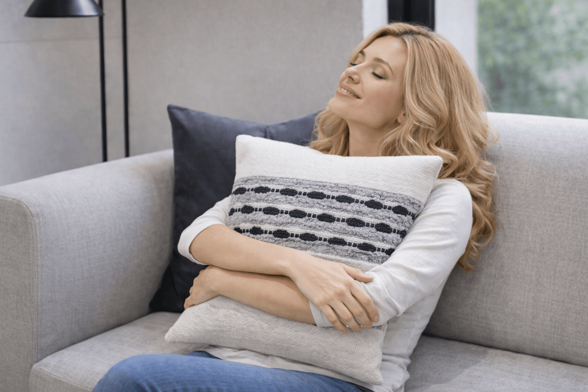 【RODCO Home+wisofa】Gray and black waves 灰與黑的波浪抱枕