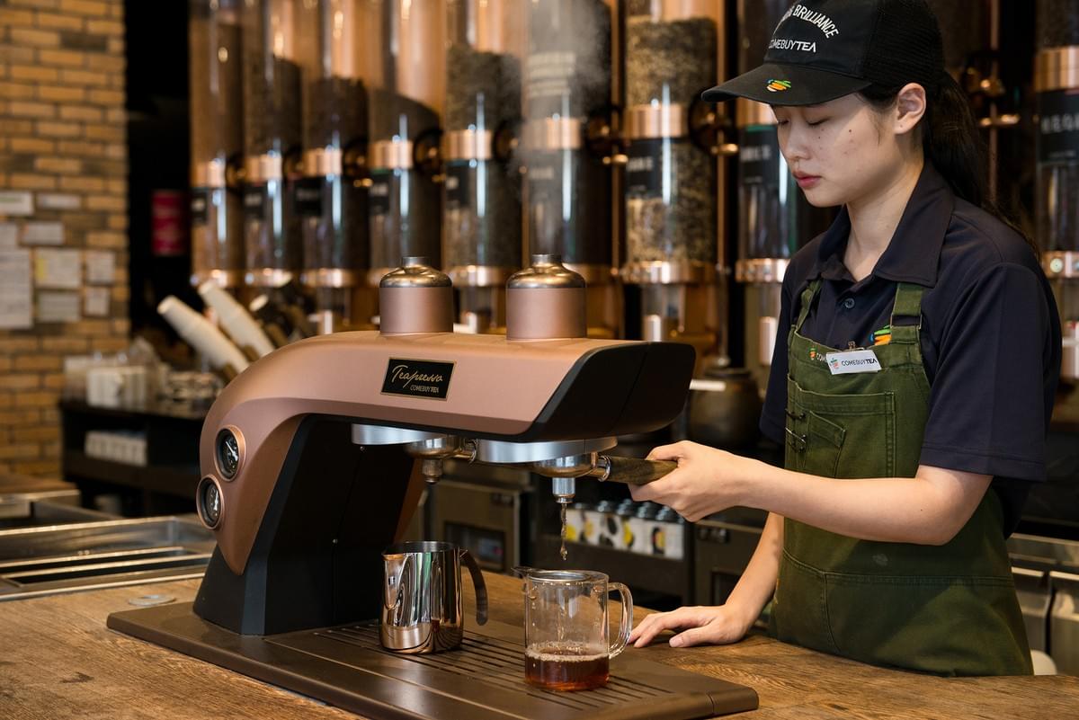 Experience the artistry of our tea show, where our skilled baristas showcase the traditional and modern techniques of tea making. Welcome to COMEBUYTEA BUBBLE TEA, TEA SHOW, Experience the artistry of our tea show, where our skilled baristas showcase the traditional and modern techniques of tea making. Welcome to COMEBUYTEA BUBBLE TEA, TEA SHOW,