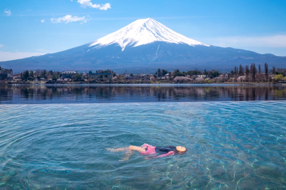 Peaceful hot spring with mount Fuji views Peaceful hot spring with mount Fuji views