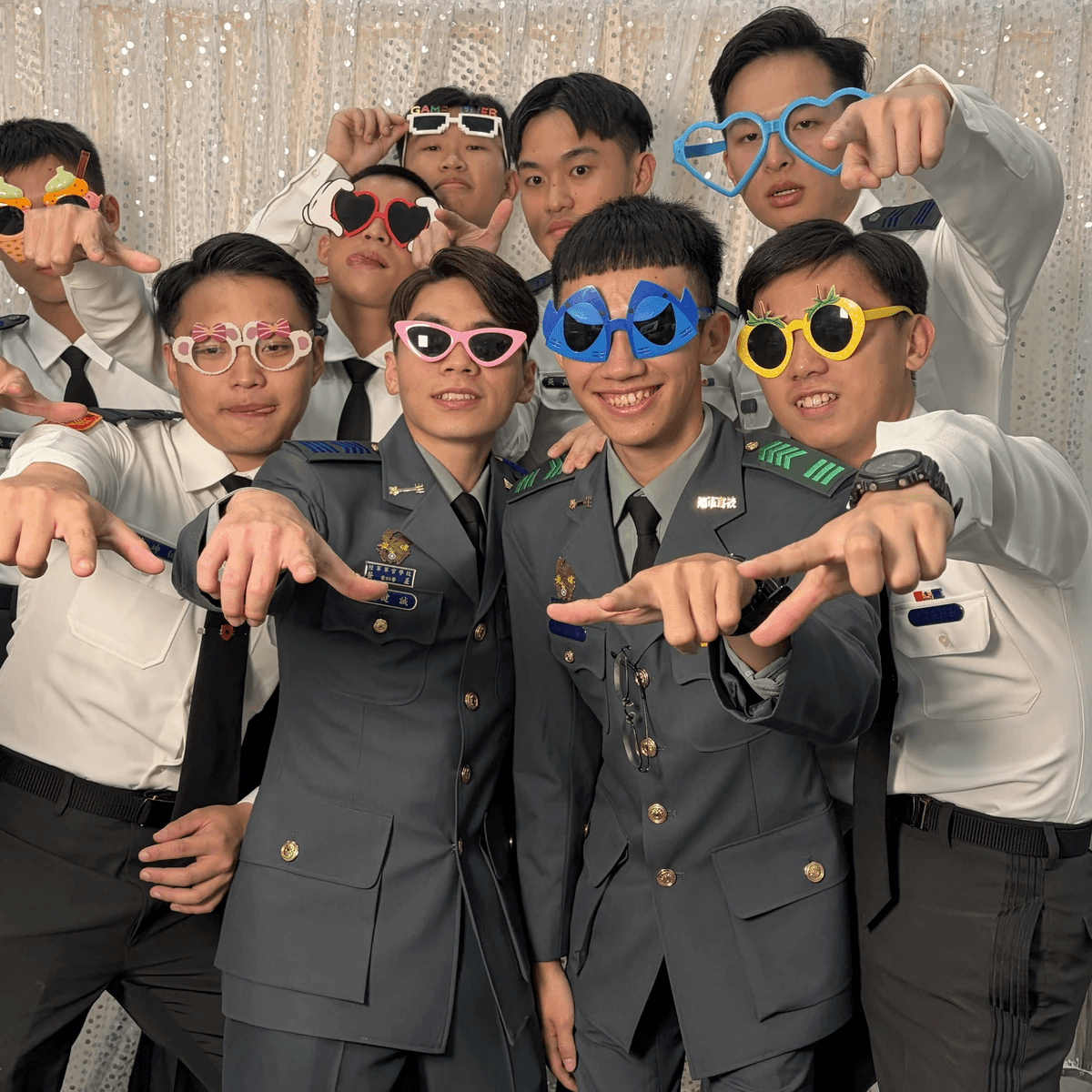 Choose multiple filters to make your photos more personalized and artistic. diversified filter Our characteristics sticker machine Choose multiple filters to make your photos more personalized and artistic. diversified filter Our characteristics sticker machine