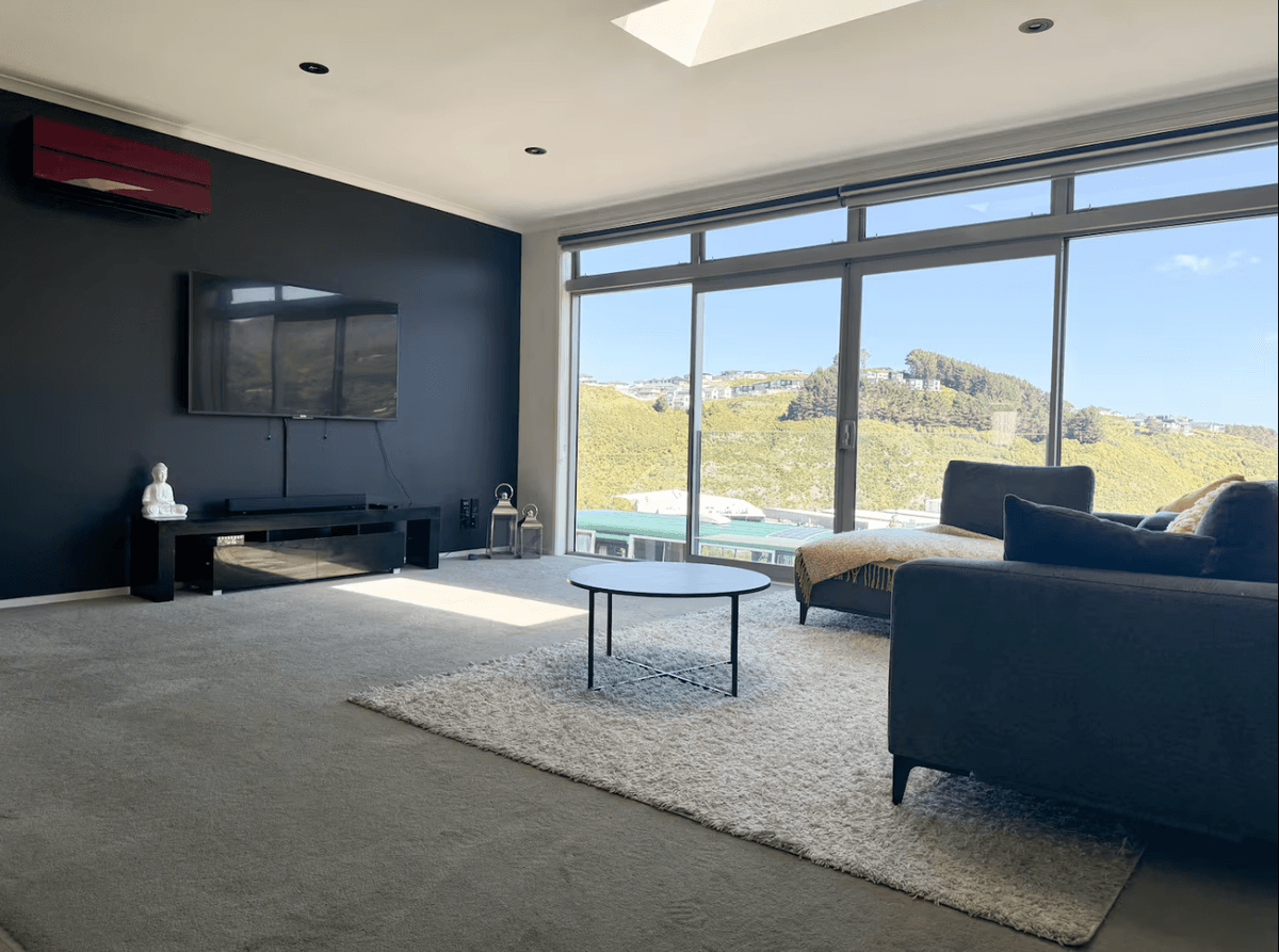 Cosy Luxe | Modern 3-Bedroom Home in Johnsonville